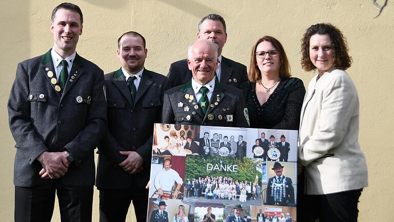 Der neu gewählte Vorstand im Segnitzer Schützenverein (von links): Schützenmeister Tobias Schober, Sportleiter Daniel Götz, der scheidende Schützenmeister Werner Götz, stellvertretender Schützenmeister Michael Baumann, Kassenwartin Andrea Baumann und Vergnügungswartin Silke Ziermann.