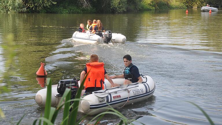 Einzelfahren und schnelles 'Brettern' über den Main Foto: Rainer Weis