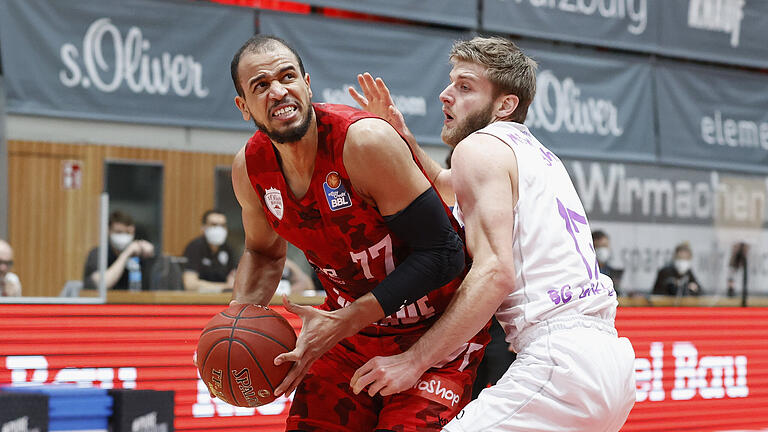 Ex- und Wieder-Teamkollege von Baskets-Neuzugang Lowery: Alex King (links, hier im Zweikampf mit Göttingens Mathis Moenninghoff) gewann mit dem Amerikaner und mit Baskets-Manager Kresimir Loncar&nbsp; mit Alba Berlin den Pokal.