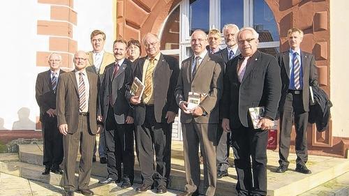 Die Delegation des Landkreises Vechta mit dem ehemaligen Hofheimer und Bürgermeister Wolfgang Krug (Vierter von links). Die Delegation des Landkreises Vechta mit dem ehemaligen Hofheimer und Bürgermeister Wolfgang Krug (Vierter von links).