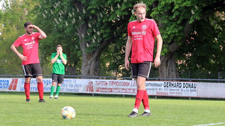 Mit einer Standardsituation brachte Dominik Popp die Schweinfurter in Aschaffenburg in Führung. Wenige Minuten später erzielte Vatan Spor allerdings schon den Ausgleich.