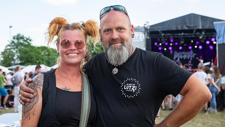 Marion Mika und Jochen Röder haben sich nach zehn Jahren zufällig auf dem Lutzi-Festival getroffen. Marion Mika und Jochen Röder haben sich nach zehn Jahren zufällig auf dem Lutzi-Festival getroffen.