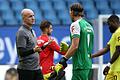 Kickers-Trainer Marco Antwerpen (hier im Zwiegespräch mit Torhüter Fabian Giefer) will die Aufregung um die drei „falsch positiven“ Corona-Tests vor dem Spiel beim HSV nicht als Ausrede für die 1:3-Niederlage gelten lassen.