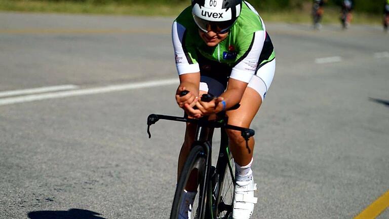 Die rund ersten 100 Kilometer auf dem Rad liefen beim Ironman Südafrika gut für die Würzburger Triathletin Carolin Lehrieder. Dann machte ihr ein platter Reifen einen Strich durch die Rechnung.