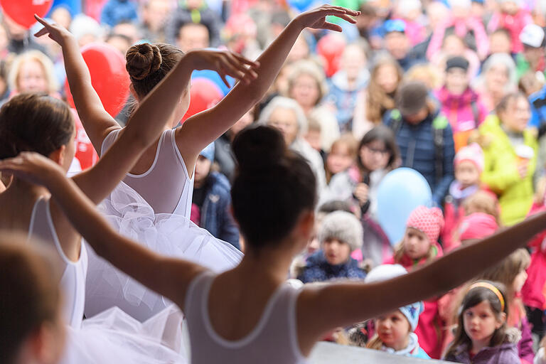 Tanzperformances, Mitmachangebote und über 60 Stände sorgten beim Kinderfest für Unterhaltung.