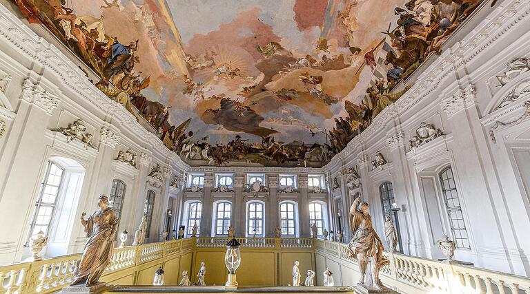 Das Treppenhaus der Residenz Würzburg mit dem Deckenfresko von Giovanni Battista Tiepolo.