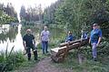 Neue Bänke wurden am Rothsee aufgestellt. Das Bild zeigt von links:  Leander Köhler, Klaus Müller, Franz Wuttke, Bernd Müller und Rigobert  Weyer. Foto: Marion Eckert       -  Neue Bänke wurden am Rothsee aufgestellt. Das Bild zeigt von links:  Leander Köhler, Klaus Müller, Franz Wuttke, Bernd Müller und Rigobert  Weyer. Foto: Marion Eckert