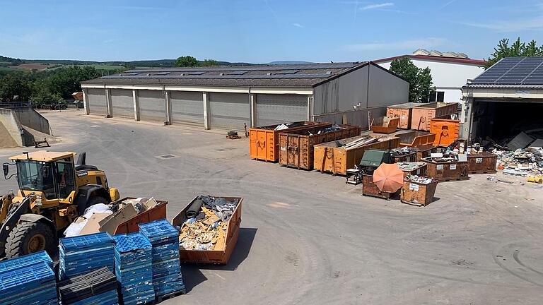 Der Wertstoffhof der Firma Seger wird wohl noch länger in Münnerstadt bleiben. Der geplante Umzug der neuen Firma Seger Recycling und Transporte GmbH & Co.KG nach Holzhausen ist geplatzt.       -  Der Wertstoffhof der Firma Seger wird wohl noch länger in Münnerstadt bleiben. Der geplante Umzug der neuen Firma Seger Recycling und Transporte GmbH & Co.KG nach Holzhausen ist geplatzt.