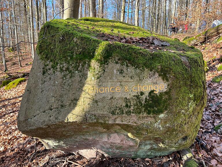 Spur von herman de vries: Im Naturkreislauf ergeben sich durch jeden Wandel neue Gelegenheiten. Spur von herman de vries: Im Naturkreislauf ergeben sich durch jeden Wandel neue Gelegenheiten.