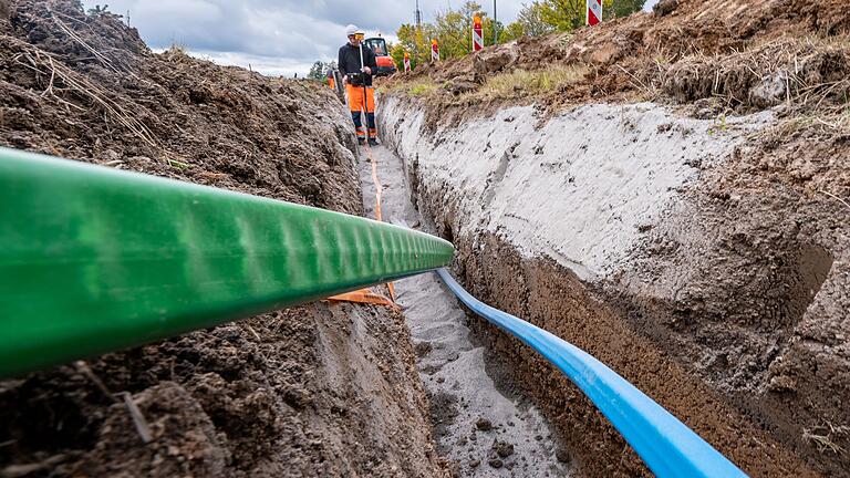 Glasfaser-Ausbau       -  Glasfaseranschlüsse sind bisher für rund ein Drittel der deutschen Haushalte verfügbar. (Archivbild)