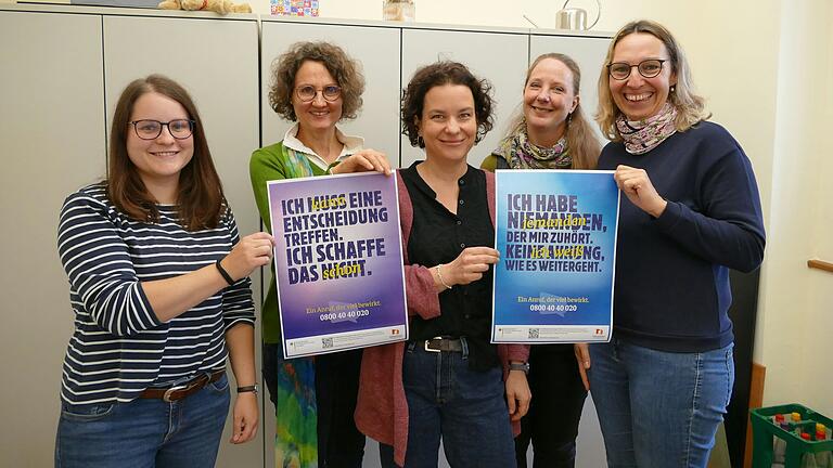 Die Mitarbeiterinnen der vier Bamberger Schwangerenberatungsstellen üben den Schulterschluss für Mutter und Kind (von links): Kristina Renner (Caritas), Freya Zechmair (Pro Familie), Nora Link (Donum Vitae), Iris Jacob (Gesundheitsamt) und Ursula Kreck (Caritas).