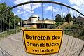 Das Hallenbad im Blick: Eigentlich stehen nur Nullen für die Abriss-Kosten im Haushalt. Nun werden auf Antrag von Stadtrat Klaus Schebler doch Mittel dafür eingestellt, allerdings erst in den Finanzplan 2021.  Foto: Dieter Britz       -  Das Hallenbad im Blick: Eigentlich stehen nur Nullen für die Abriss-Kosten im Haushalt. Nun werden auf Antrag von Stadtrat Klaus Schebler doch Mittel dafür eingestellt, allerdings erst in den Finanzplan 2021.  Foto: Dieter Britz