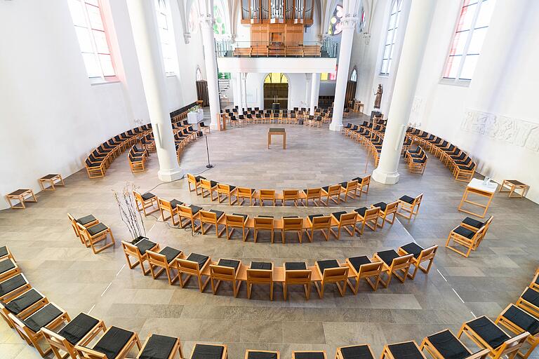 Raum, um Betroffene zu hören: die Kirche Maria Geburt in Aschaffenburg. In der Gemeinde fand drei Mal anstatt des Sonntagsgottesdienstes eine Solidaritätsaktion mit den Missbrauchsopfern der katholischen Kirche statt.