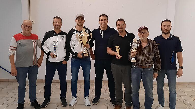 Siegerehrung Vereinspokalschießen 2022 (von links): Werner Schrauth (1. Schützenmeister KKS), Ralf Welzenbach, Christian Jopp, Michael Rösch, Frank Rüppel, Heinrich Kübert, Marco Gehret (1. Sportleiter KKS).