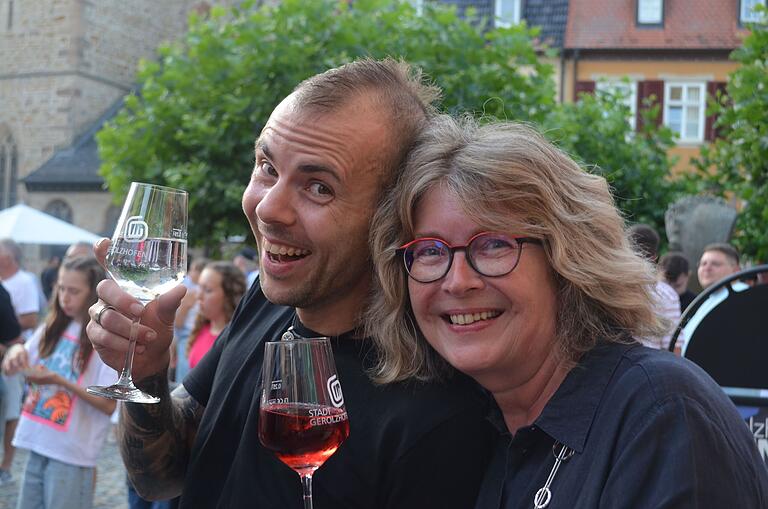 Haben angesichts der positiven Festbilanz allen Grund, fröhlich zu sein: Beate Glotzmann und Andreas Leubner von der Festleitung.