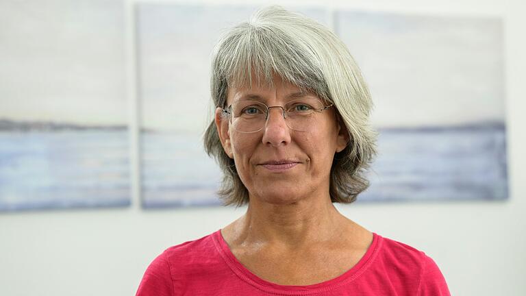 Elisabeth Kirchner vom Wildwasser Verein Würzburg, ist Ansprechpartnerin für Frauen und Jugendliche, die Erfahrungen mit sexualisierter Gewalt gemacht haben. Elisabeth Kirchner vom Wildwasser Verein Würzburg, ist Ansprechpartnerin für Frauen und Jugendliche, die Erfahrungen mit sexualisierter Gewalt gemacht haben.