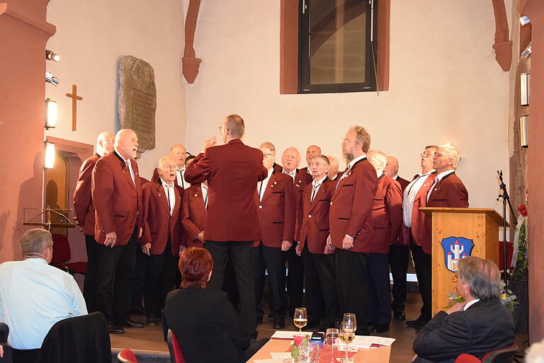 Der Männergesangverein Thüngen unter der Leitung von Johannes Gräbe-Bareuther nahm an den Chor-Begegnungen beim Sängerfest des Gesangvereins Wernfeld in der Alten Kirche teil. Der Männergesangverein Thüngen unter der Leitung von Johannes Gräbe-Bareuther nahm an den Chor-Begegnungen beim Sängerfest des Gesangvereins Wernfeld in der Alten Kirche teil.