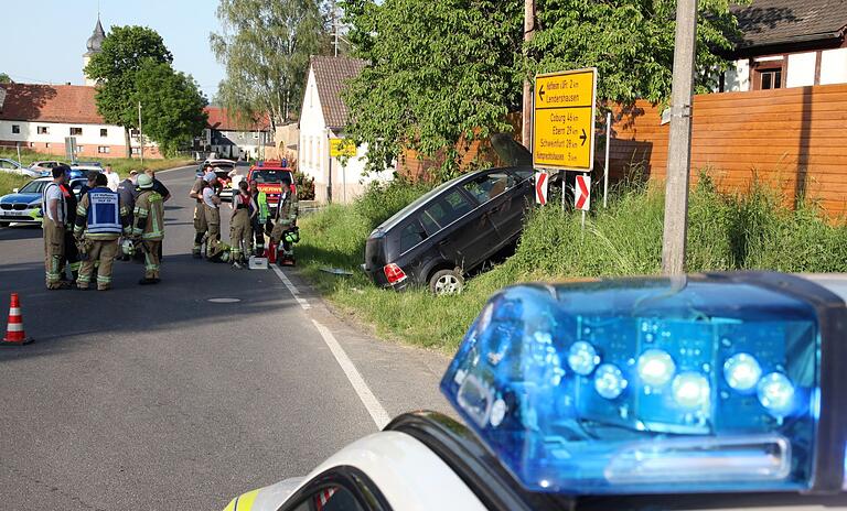 Das rechte Vorderrad wurde bei dem Unfall aus der Verankerung gerissen. Das rechte Vorderrad wurde bei dem Unfall aus der Verankerung gerissen.