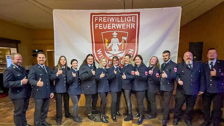 Neuaufnahmen bei der Feuerwehr Wildflecken: (von links) Tobias Fröhlich (Kommandant), Daniel Kleinheinz (stv. Kommandant), Laetizia Schön, Jana Tong, Nina Breitenbach, Julia Barwich, Anke Krause, Alexandra Stäbe, Katharina Runschke, Johanna Müller... - Neuaufnahmen bei der Feuerwehr Wildflecken: (von links) Tobias Fröhlich (Kommandant), Daniel Kleinheinz (stv. Kommandant), Laetizia Schön, Jana Tong, Nina Breitenbach, Julia Barwich, Anke Krause, Alexandra Stäbe, Katharina Runschke, Johanna Müller, Anton Stecklein, Benjamin Kirchner und Patrick Strömel (stv. Kommandant). Neuaufnahmen bei der Feuerwehr Wildflecken: (von links) Tobias Fröhlich (Kommandant), Daniel Kleinheinz (stv. Kommandant), Laetizia Schön, Jana Tong, Nina Breitenbach, Julia Barwich, Anke Krause, Alexandra Stäbe, Katharina Runschke, Johanna Müller... - Neuaufnahmen bei der Feuerwehr Wildflecken: (von links) Tobias Fröhlich (Kommandant), Daniel Kleinheinz (stv. Kommandant), Laetizia Schön, Jana Tong, Nina Breitenbach, Julia Barwich, Anke Krause, Alexandra Stäbe, Katharina Runschke, Johanna Müller, Anton Stecklein, Benjamin Kirchner und Patrick Strömel (stv. Kommandant).