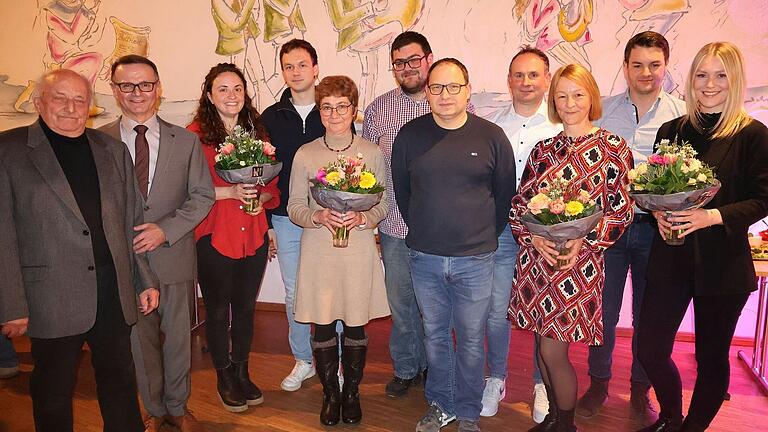 Neujahrsempfang Bütthard - Besonderes Engagement für die Gemeinde geehrt. (Ferdinand Wolpert, Bürgermeister Peter Ernst, Jana Fuchs, Lukas Fuchs, Evi Konrad, Max Nörpel, Martin Hilpert, Lothar Brell, Marion Brell, Daniel Kuhn, Tanica Kuhn. Nicht dabei sein konnten Berthold Kuhn, Renate Kuhn, Michael Kemmer und Wolfgang Rupp.)