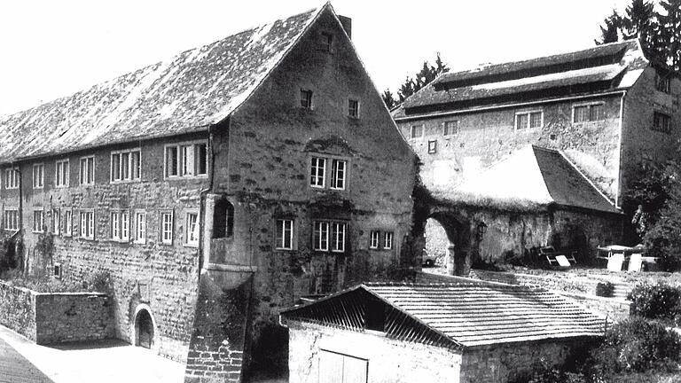 Die Burg Brattenstein vor dem Einsturz. Die Aufnahme stammt aus dem&nbsp; Archiv Hartmut Eichinger.