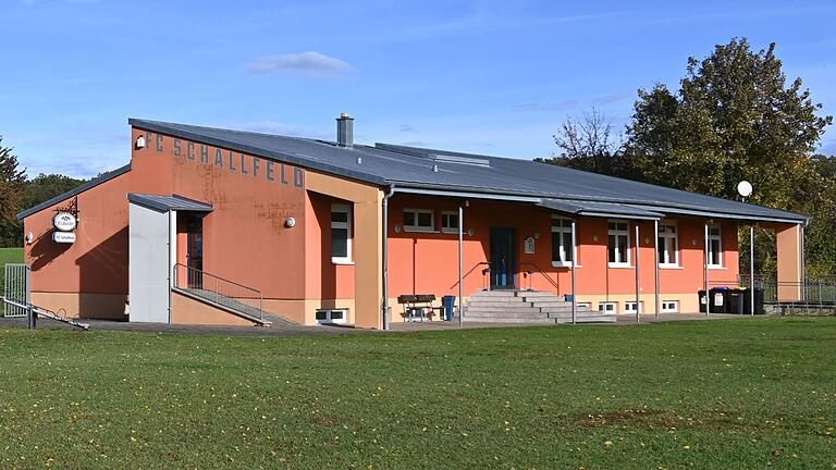 Um die schlechte Funksituation in Schallfeld zu verbessern, könnte ein Funkmast auf dem Gelände des FC Schallfeld Abhilfe schaffen.