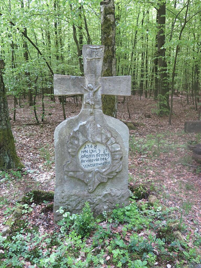 Es erinnert an einen grausam ermordeten Förster: Das Rennerkreuz von Fabrikschleichach Es erinnert an einen grausam ermordeten Förster: Das Rennerkreuz von Fabrikschleichach