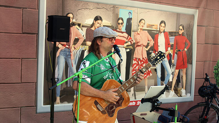 Fredy Hollschuh ein Meister der Straßenmusik