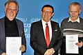 Mit der Goldenen Ehrennadel durch den Kreisverbandsvorsitzenden und Minister a.D. Wolfgang Reinhart (Mitte) ausgezeichnet wurden für 50 Jahre CDU-Mitgliedschaft Heinrich Hafner (rechts) und Reinhard Frank.