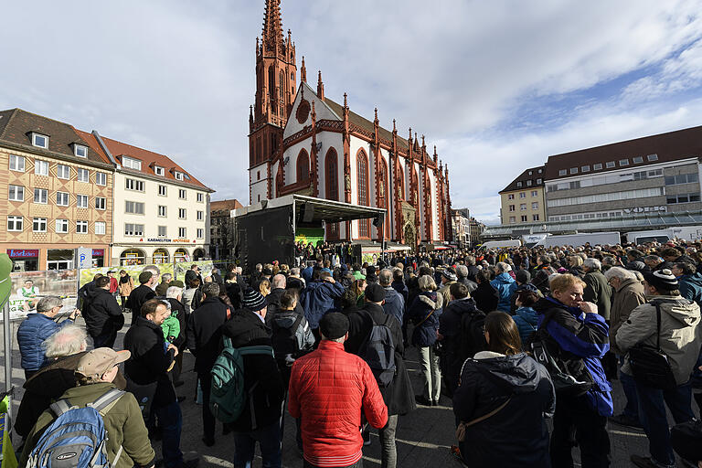 Habeck sprach in Würzburg und unterstützte die Würzburger Kandidaten im Wahlkampf der Kommunalwahl.