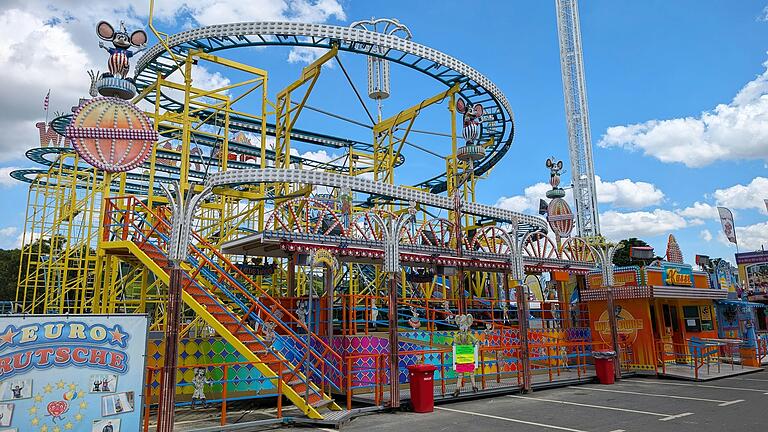 Die Wilde Maus ist eines der beliebtesten Fahrgeschäfte auf dem Kiliani Volksfest in Würzburg. Doch am Wochenende war das Fahrgeschäft geschlossen.