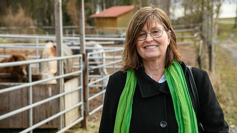 Vielen Menschen ist Grünen-Kandidatin Karen Heußner an einem Donnerstagmittag in Gelchsheim nicht begegnet - aber zumindest einigen Pferden.