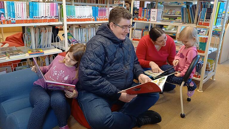 Beim Vorlesen von Büchern haben Kinder die Möglichkeit, in ganz neue Welten einzutauchen. Beim Vorlesen von Büchern haben Kinder die Möglichkeit, in ganz neue Welten einzutauchen.