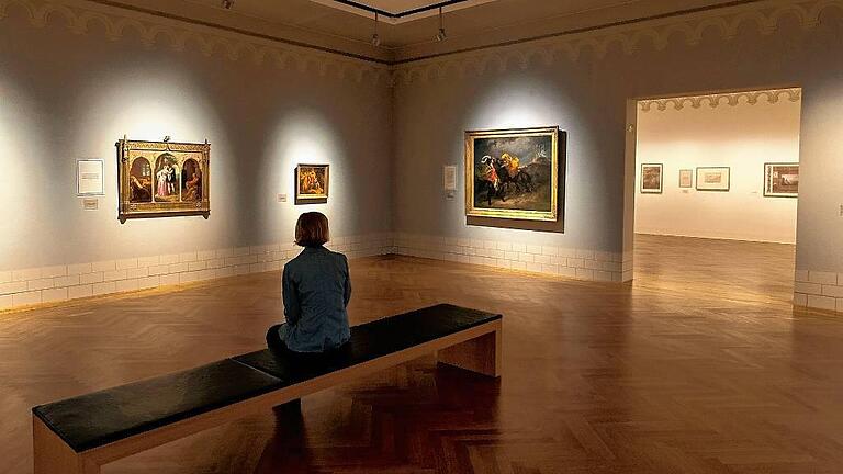 Ein Hauch Mittelalter durchzieht die Ausstellungsräume der Museums Georg Schäfer. Die Arkaden, die unter der Decke entlanglaufen, sind übrigens dem Bamberger Dom entlehnt. Ein Hauch Mittelalter durchzieht die Ausstellungsräume der Museums Georg Schäfer. Die Arkaden, die unter der Decke entlanglaufen, sind übrigens dem Bamberger Dom entlehnt.