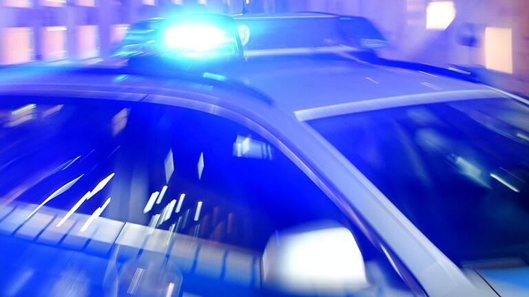 Polizei im Einsatz: Nach einem Raub in Mainaschaff fahndet sie nach den zwei Tätern,&nbsp; also Vorsicht vor Männern am Straßenrand, die mitfahren wollen.