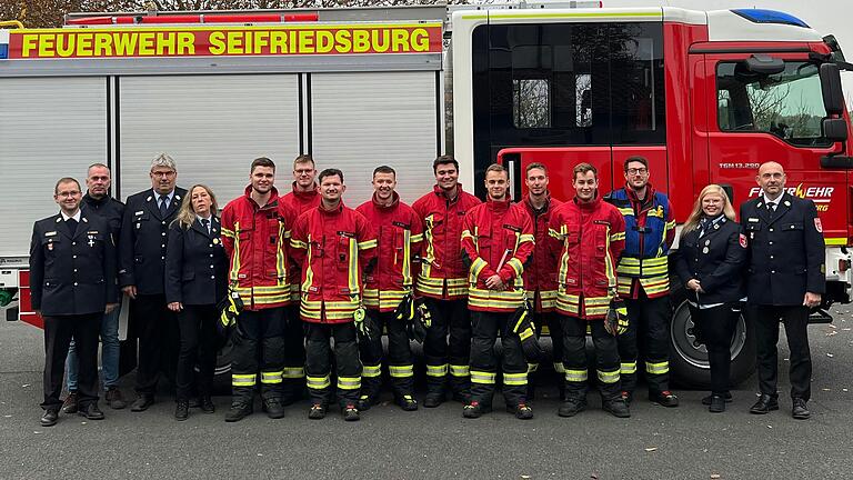 Auf dem Foto (von links): Benjamin Egert, Patrick Geißner, Heiko Betz, Michaela Furth, Moritz Lutz, Laurenz Köhler, Kilian Ehrenfels, Valentin Kraft, Fabian Hahn, Julian Dittrich, Louis Köhler, Marc Strohmenger, Christopher Gutermuth, Carmen Amend, Florian List.