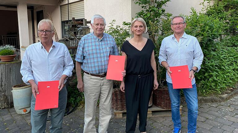 Das Foto zeigt OV-Vorsitzenden Martin Wagner, Helmut Kettler, SPD-Kreisvorsitzende Pamela Nembach und Bernd Meyer (von links).