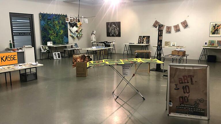 Beim 'art to go'-Kunstmarkt in Kulturspeicher in Würzburg kann man Kunst zu erschwinglichen Preisen kaufen. Beim 'art to go'-Kunstmarkt in Kulturspeicher in Würzburg kann man Kunst zu erschwinglichen Preisen kaufen. 