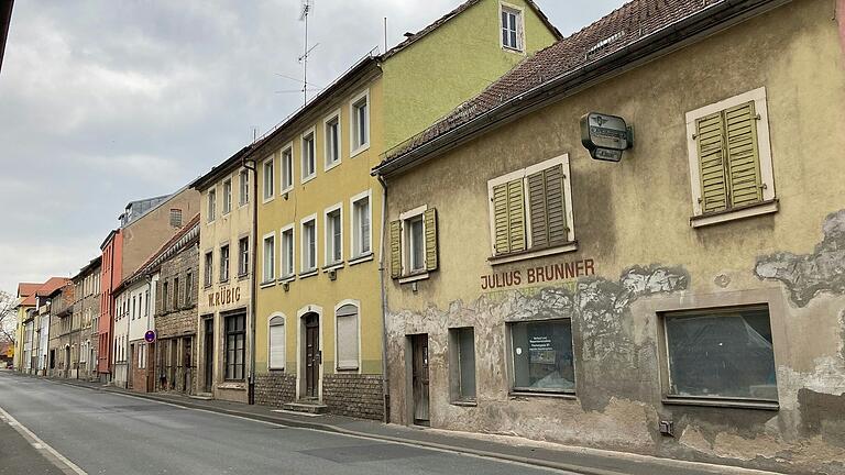 Wo einst das handwerkliche Leben tobte und viele Fischer zuhause waren, blättert heute der Putz von den Fassaden. Wo einst das handwerkliche Leben tobte und viele Fischer zuhause waren, blättert heute der Putz von den Fassaden.