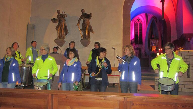 Bei den Abendgesängen des Pfarrverbands Gemünden in der Pfarrkkirche St. Peter und Paul wurde es laut.