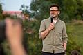 Veranstaltung mit freigekommenen Oppositionspolitiker       -  Ilja Jaschin bei einer Veranstaltung im Berliner Mauerpark kurz nach seiner Freilassung. Dort betonte er seine Solidarität mit der Ukraine. (Archivbild)