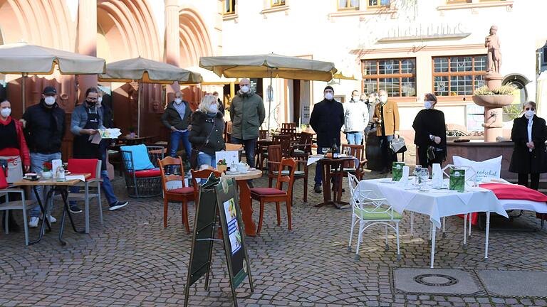 Lohrer Gastwirte und Hoteliers haben mit der Aktion 'Gedeckter Tisch und gemachtes Bett' eine Öffnungsperspektive für ihre Häuser gefordert. Lohrer Gastwirte und Hoteliers haben mit der Aktion 'Gedeckter Tisch und gemachtes Bett' eine Öffnungsperspektive für ihre Häuser gefordert. 
