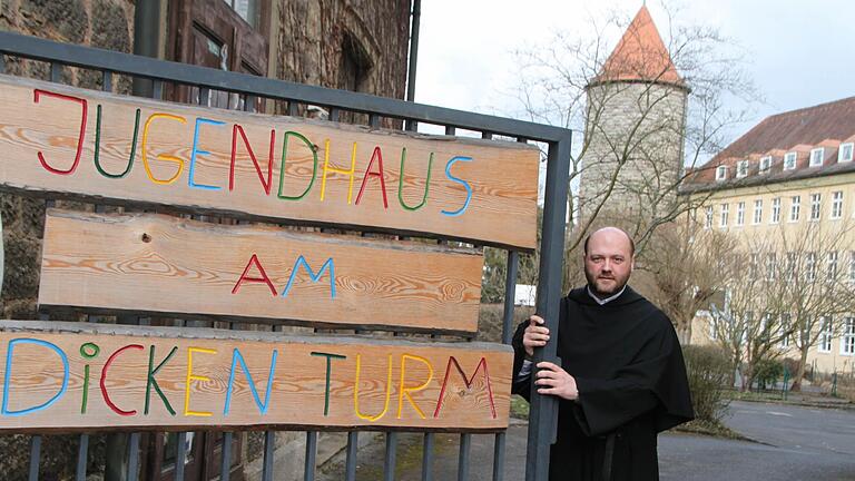 Vor drei Jahren hat Pater Felix Meckl das Tor zum Jugendhaus geschlossen. Nun könnte dort ein Biodiversitätszentrum entstehen. Die Stadt hat sich dafür beworben.Thomas Malz - Vor drei Jahren hat Pater Felix Meckl das Tor zum Jugendhaus geschlossen. Nun könnte dort ein Biodiversitätszentrum entstehen. Die Stadt hat sich dafür beworben.Thomas Malz Vor drei Jahren hat Pater Felix Meckl das Tor zum Jugendhaus geschlossen. Nun könnte dort ein Biodiversitätszentrum entstehen. Die Stadt hat sich dafür beworben.Thomas Malz - Vor drei Jahren hat Pater Felix Meckl das Tor zum Jugendhaus geschlossen. Nun könnte dort ein Biodiversitätszentrum entstehen. Die Stadt hat sich dafür beworben.Thomas Malz