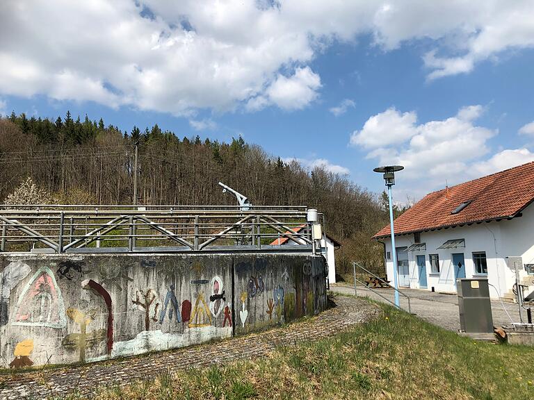 Auch die Kläranlage in Gollmuthhausen könnte laut Untersuchung eine Anlage zur Schlammentwässerung aufnehmen.