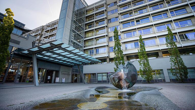 Der Eingang des Leopoldina-Krankenhauses am Hochfeld in Schweinfurt.