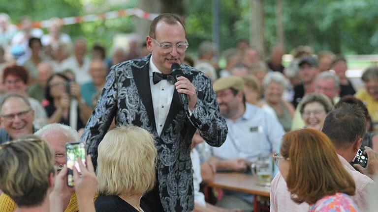 Unter dem Motto Heißmann and Friends stand ein Abend beim Volkacher Kabarett Sommer 2024.