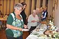 Nicht nur gesund, auch eine Augenweide: Speisen mit Kräutern auf dem Buffet beim Frauenbundvortrag zum Thema &quot;Kräuter&quot;. Mit im Bild die Referentin des Abends Heike Sauer (Zweite von links)