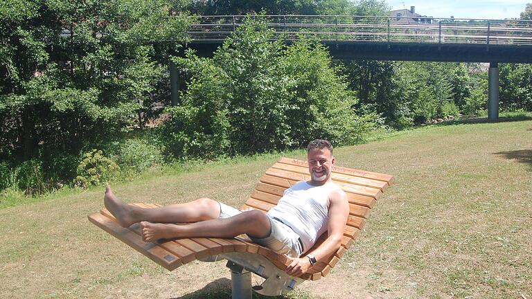 Thomas Knack freut sich über seinen Platz an der Sonne nahe des Luitpoldstegs. Thomas Knack freut sich über seinen Platz an der Sonne nahe des Luitpoldstegs. 
