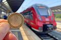 Symbolbild: Für einen Euro pro Tag können Schüler und Auszubildende im Verkehrsunternehmens-Verbund Mainfranken auch weiterhin Busse und Bahnen nutzen. Der Würzburger Stadtrat hat jetzt die weitere Beteiligung der Stadt an der Finanzierung des Angebots einstimmig beschlossen
