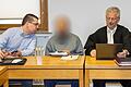 Ein 40-Jähriger muss sich seit Donnerstag vor dem Landgericht Schweinfurt verantworten, weil er einen anderen Mann im April 2024 mit einem Messer erstochen haben soll.